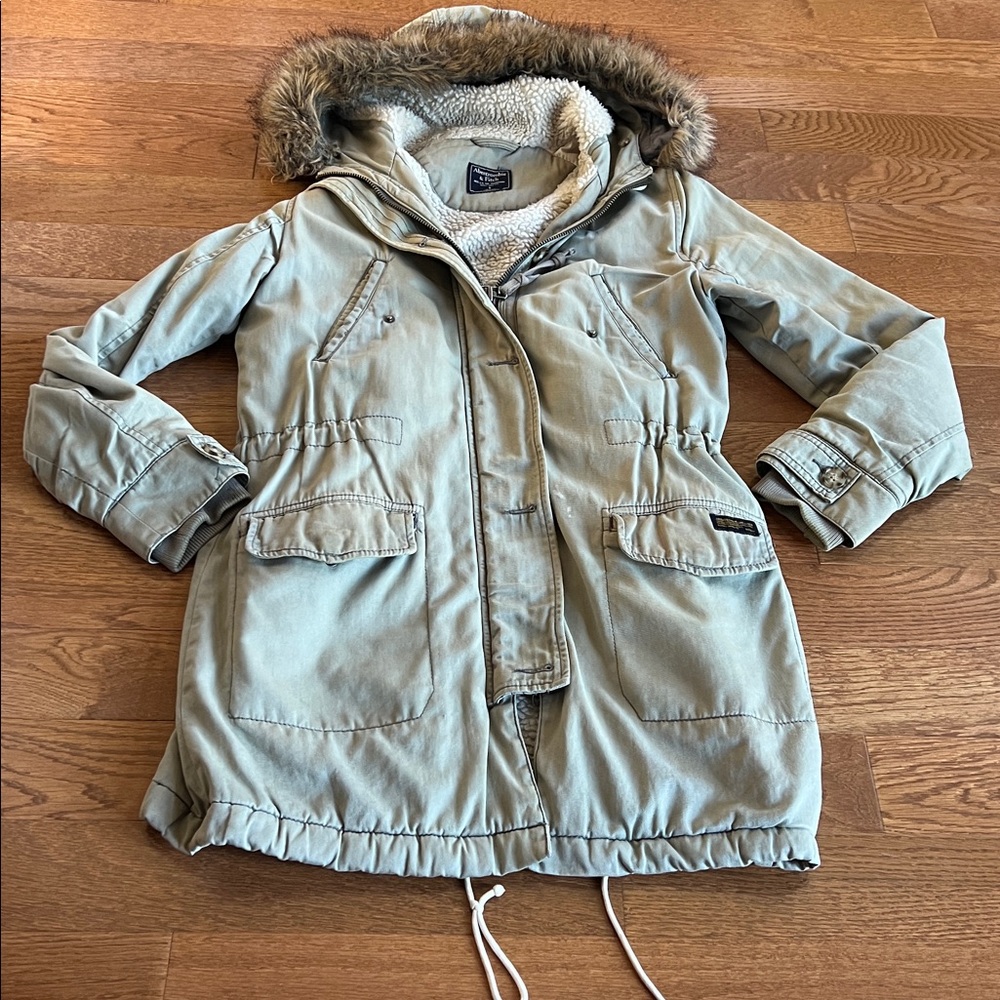 Abercrombie & Fitch small greenish grey Sherpa lined utility jacket parka